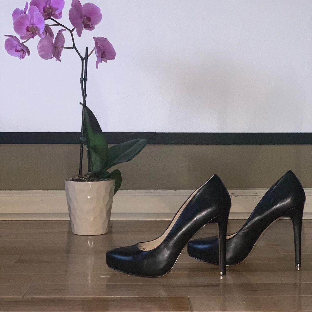 Black Pumps